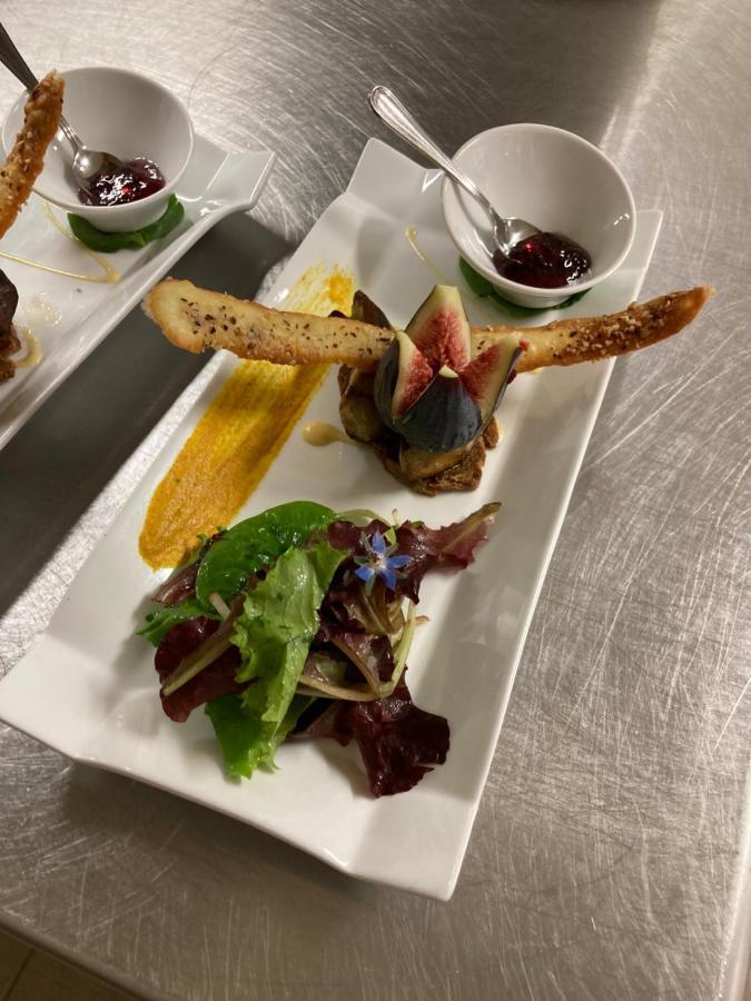 Aux Vieux Arceaux Hotel Mercuer ภายนอก รูปภาพ