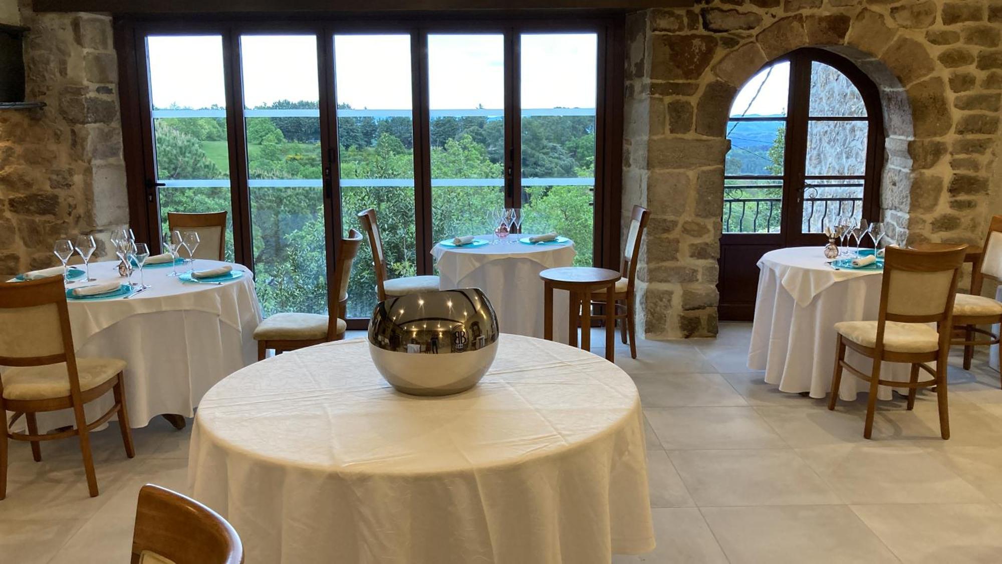 Aux Vieux Arceaux Hotel Mercuer ภายนอก รูปภาพ