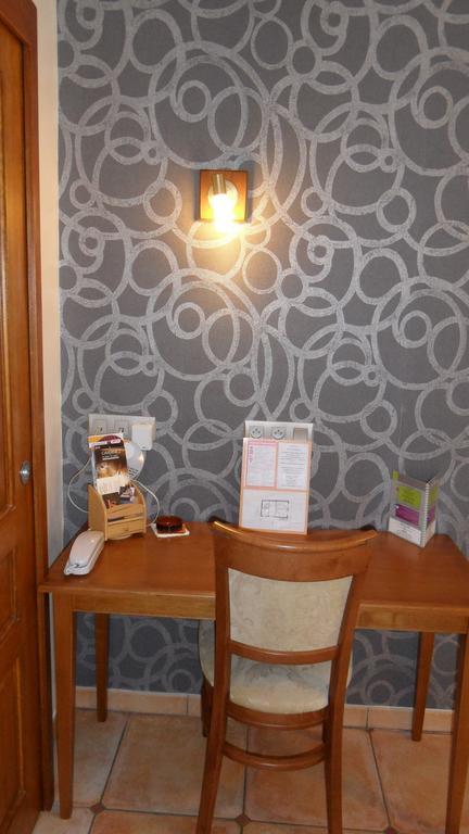 Aux Vieux Arceaux Hotel Mercuer ภายนอก รูปภาพ