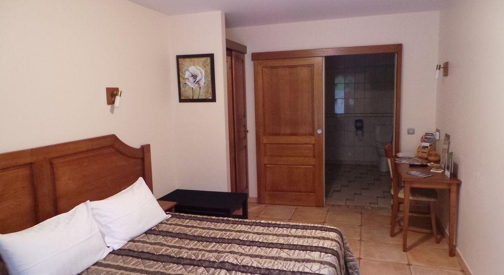 Aux Vieux Arceaux Hotel Mercuer ภายนอก รูปภาพ
