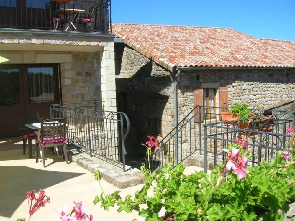 Aux Vieux Arceaux Hotel Mercuer ภายนอก รูปภาพ