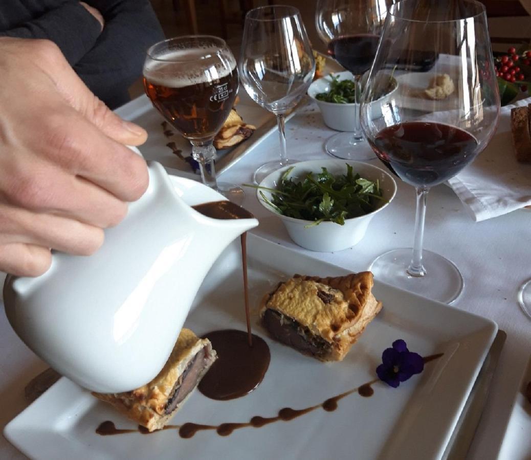 Aux Vieux Arceaux Hotel Mercuer ภายนอก รูปภาพ